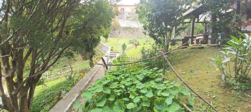 Casa à venda com 4 quartos, 332m² - Foto 2