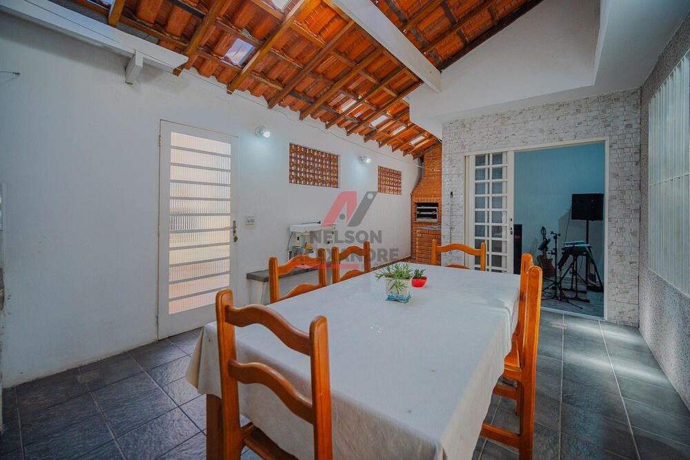 Casa, 3 quartos, 239 m² - Foto 1