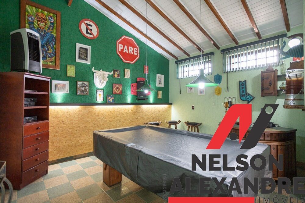 Casa à venda com 2 quartos, 300m² - Foto 2