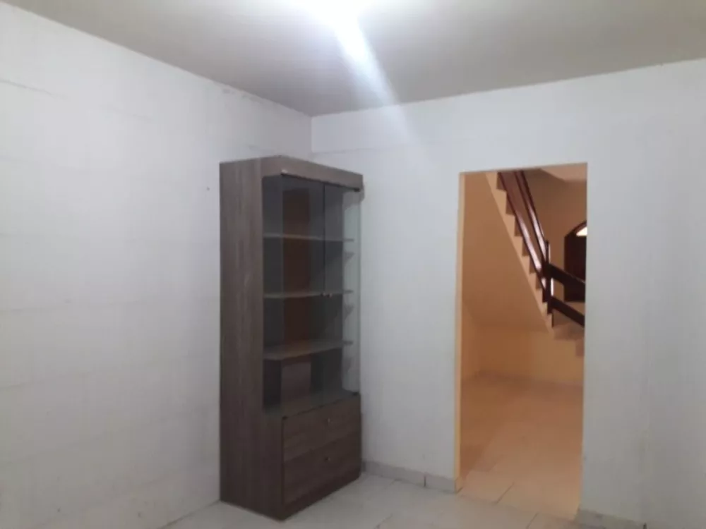 Casa à venda com 2 quartos, 90m² - Foto 4