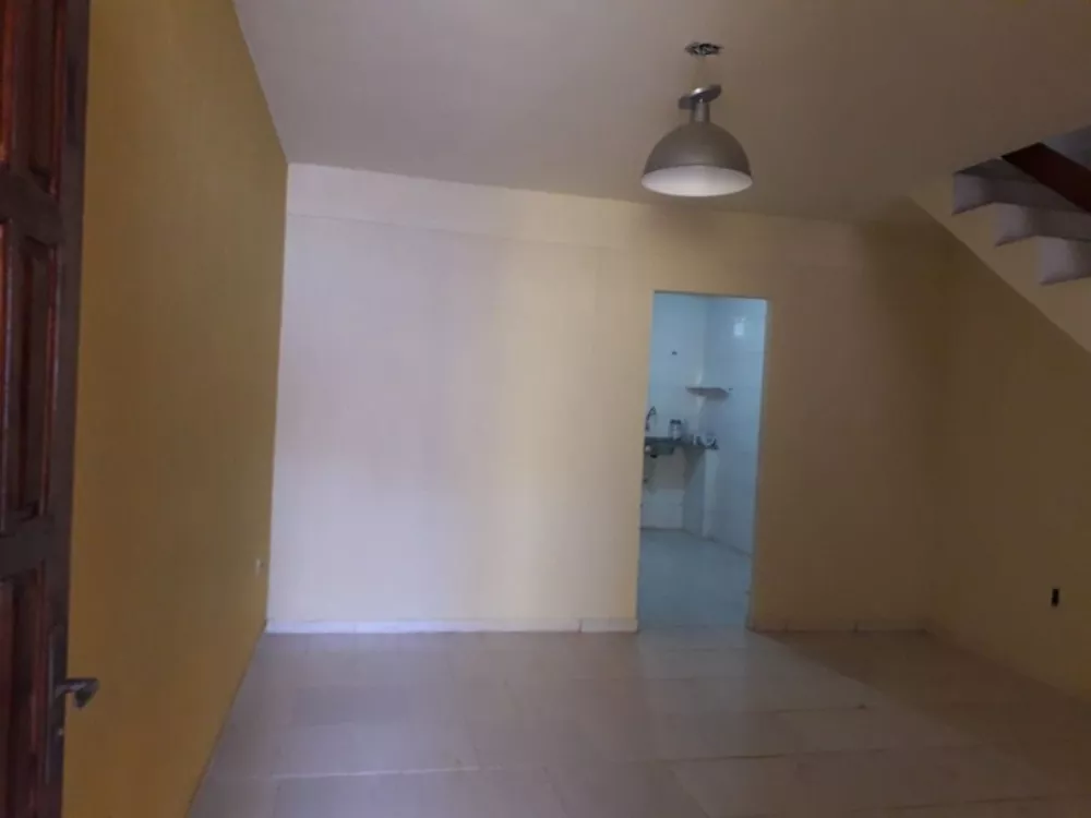 Casa à venda com 2 quartos, 90m² - Foto 3