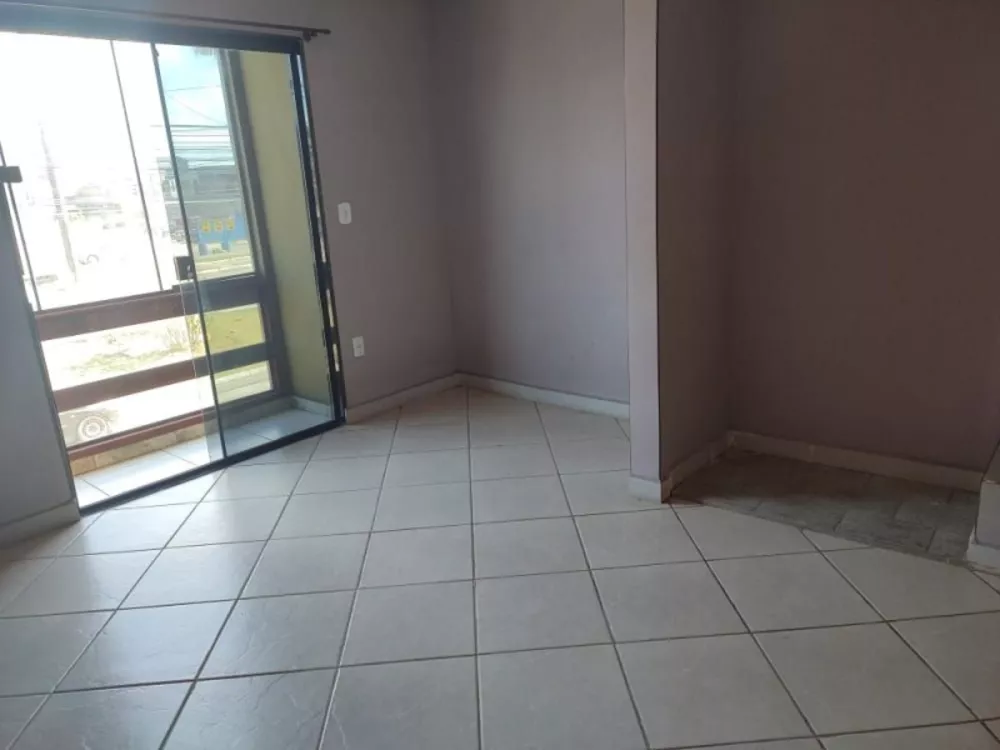 Casa à venda com 2 quartos, 80m² - Foto 2