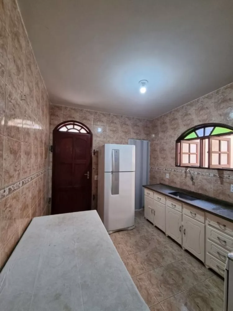 Casa à venda com 2 quartos, 200m² - Foto 2