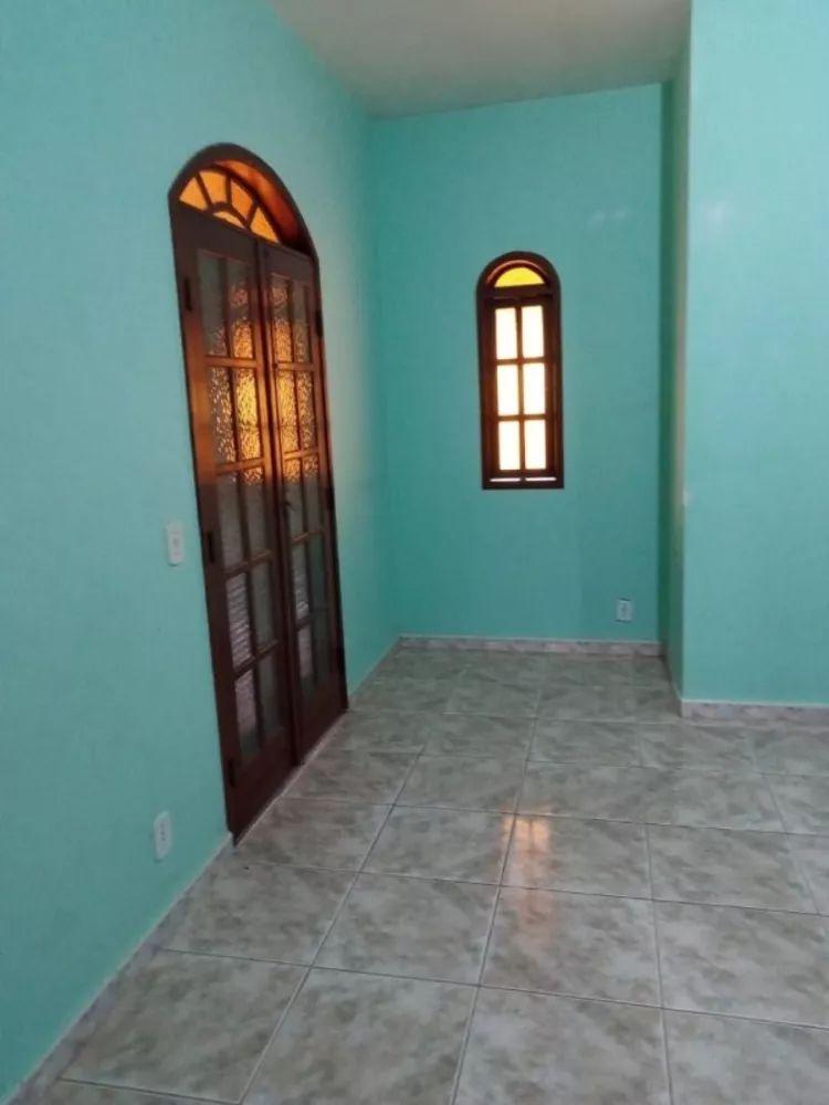 Casa à venda com 4 quartos, 300m² - Foto 2