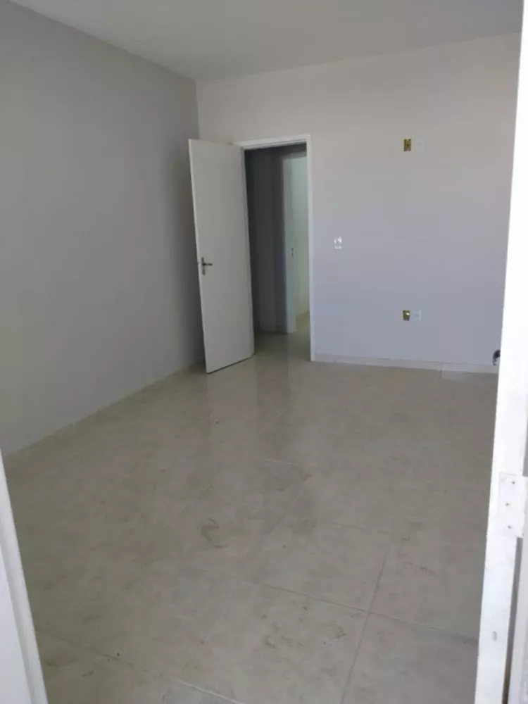 Casa à venda com 2 quartos, 120m² - Foto 2