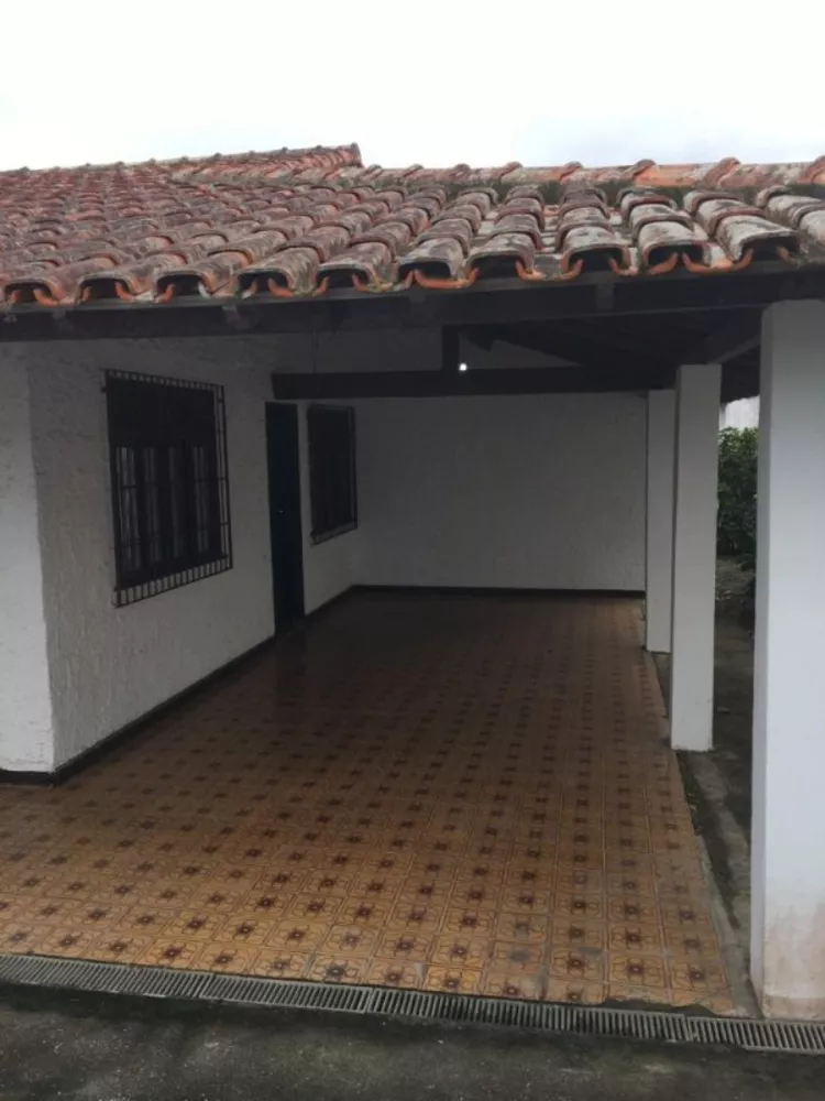 Casa à venda com 2 quartos, 330m² - Foto 1