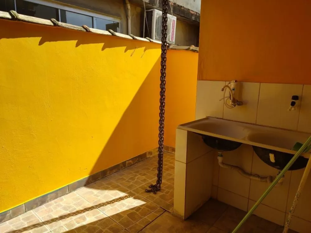 Casa à venda com 2 quartos, 130m² - Foto 2