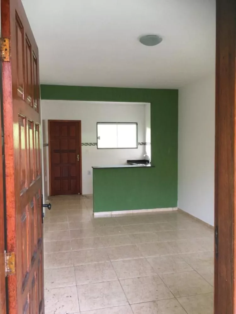 Casa à venda com 2 quartos, 120m² - Foto 2