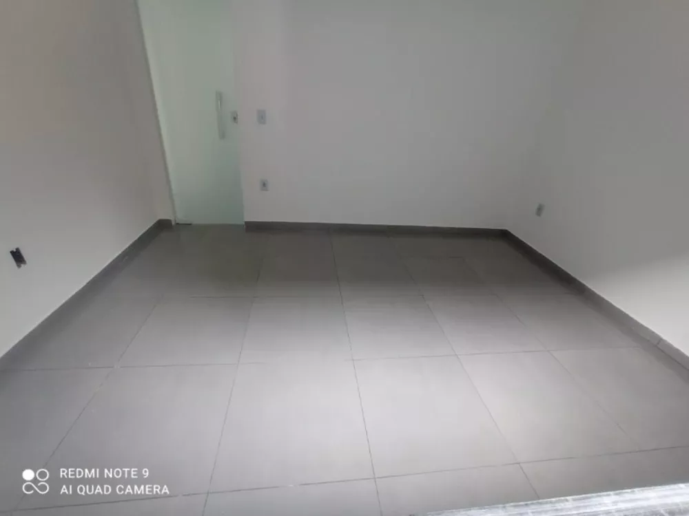 Casa à venda com 2 quartos, 135m² - Foto 2