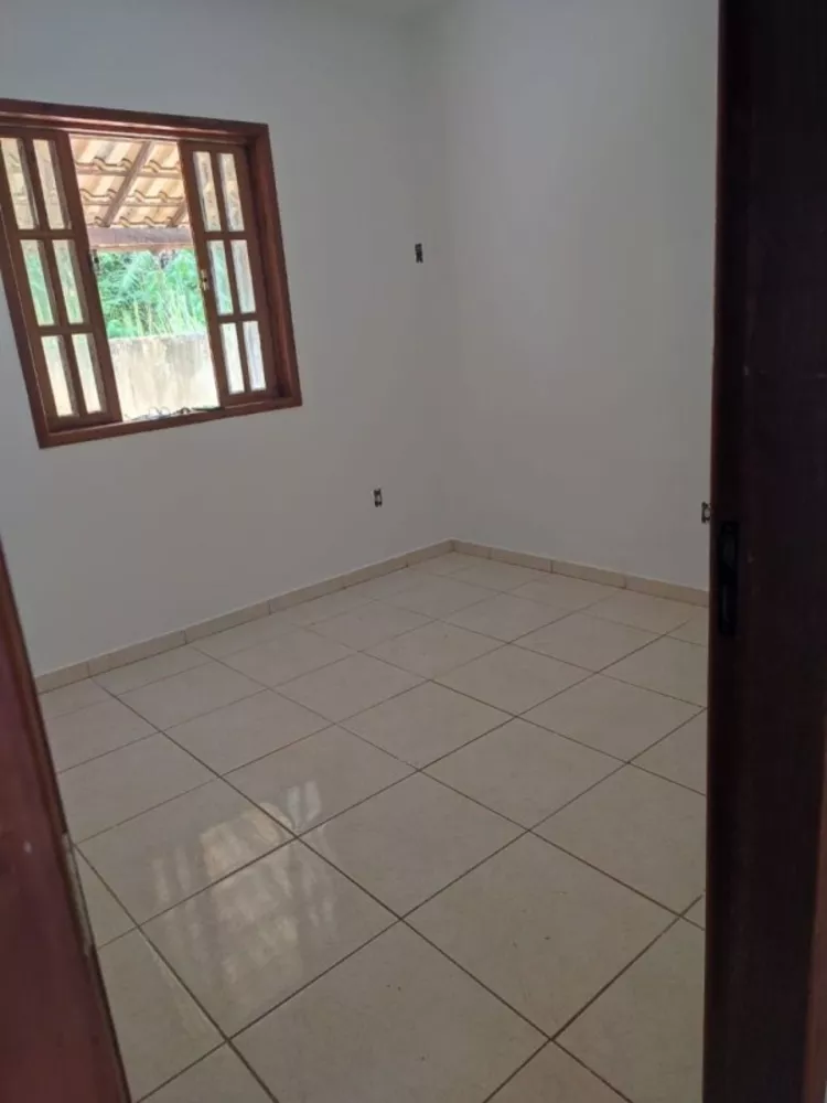 Casa à venda com 2 quartos, 110m² - Foto 2