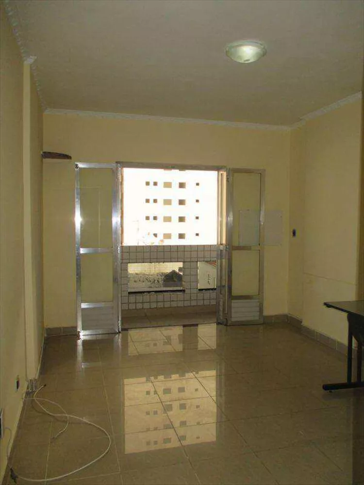 Apartamento à venda com 2 quartos, 70m² - Foto 2