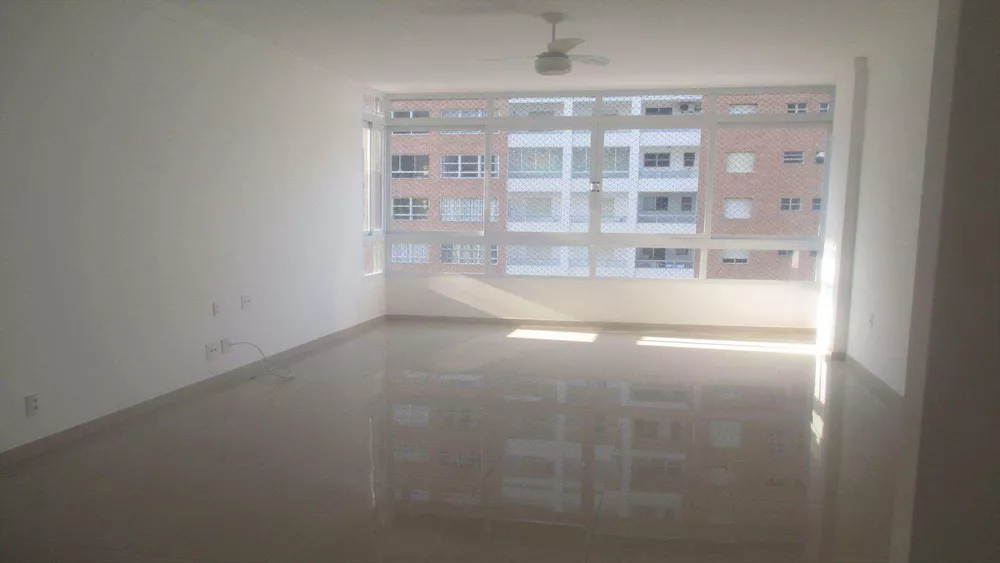 Apartamento à venda com 3 quartos, 149m² - Foto 2