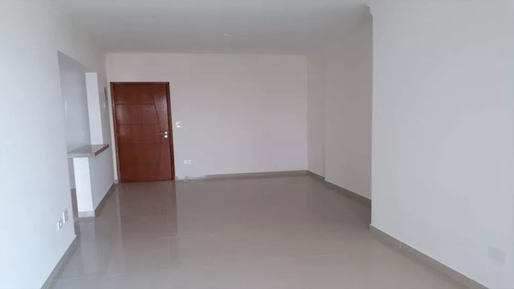 Apartamento à venda com 3 quartos, 130m² - Foto 2