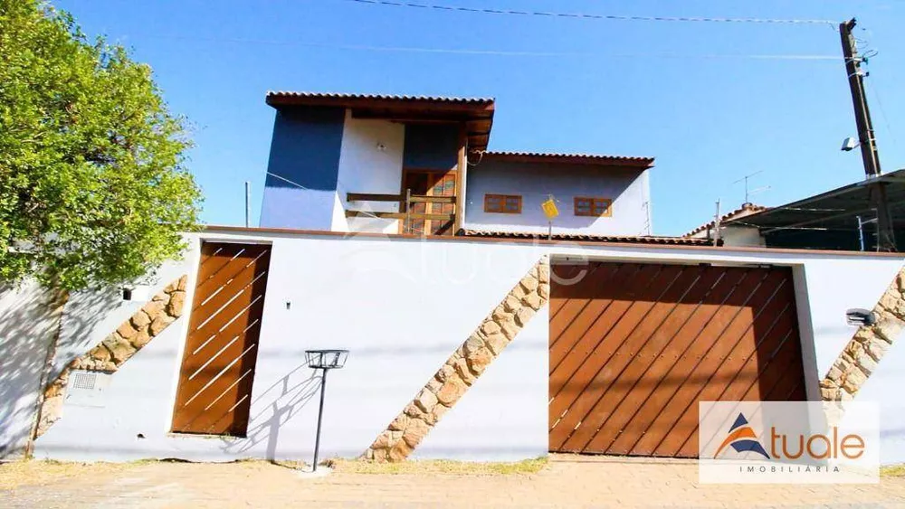 Casa à venda com 3 quartos, 220m² - Foto 2