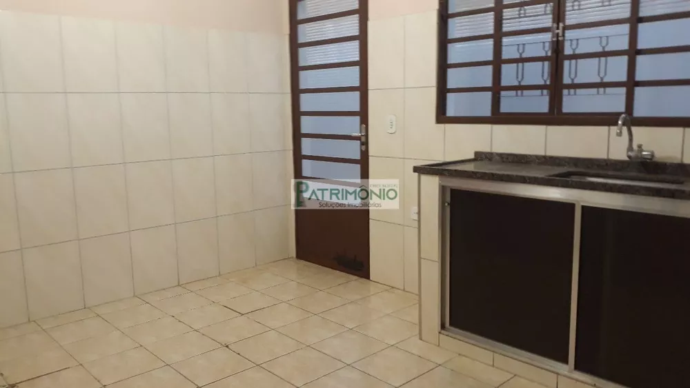 Casa à venda com 2 quartos, 80m² - Foto 4