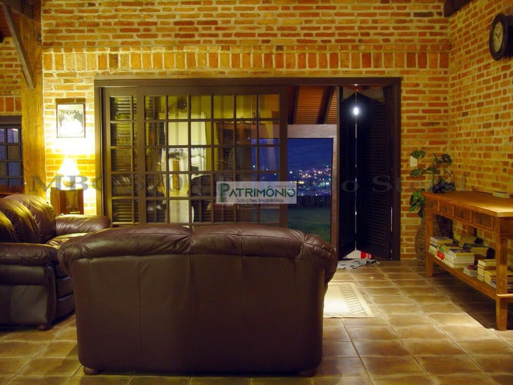 Chácara à venda com 3 quartos, 700m² - Foto 1
