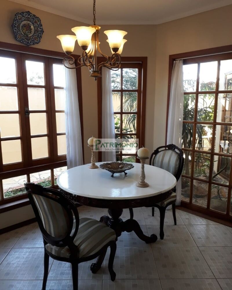 Casa à venda com 3 quartos, 260m² - Foto 3
