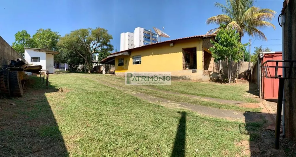 Casa à venda com 3 quartos, 1000m² - Foto 2