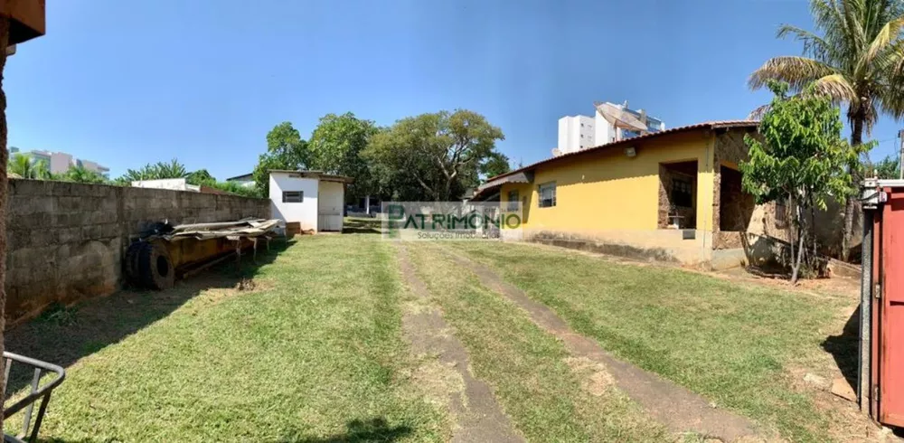 Casa à venda com 3 quartos, 1000m² - Foto 4