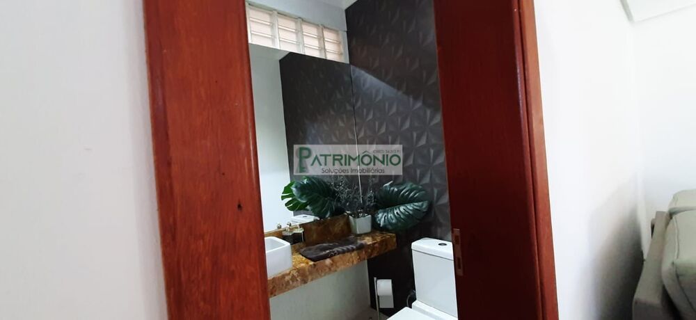 Casa à venda com 3 quartos, 500m² - Foto 4