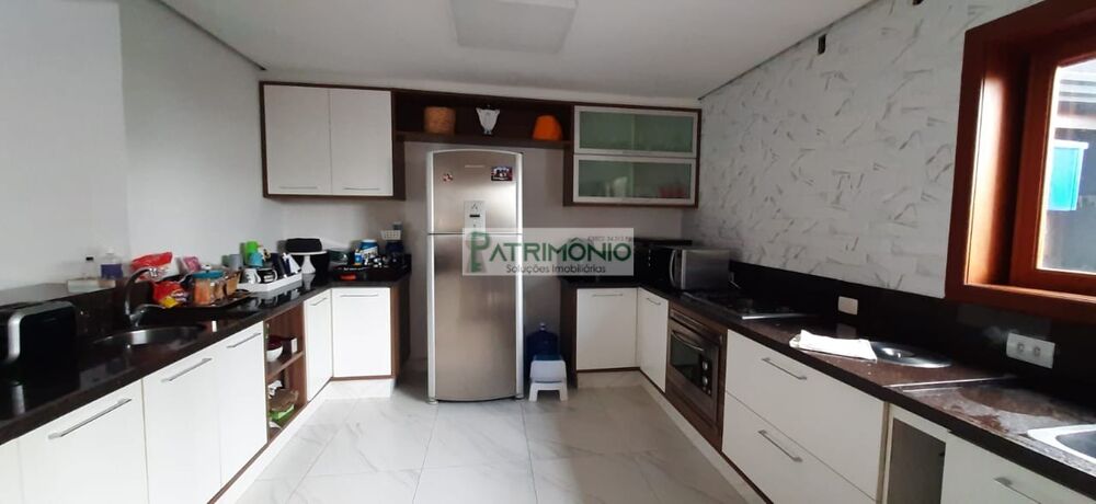 Casa à venda com 3 quartos, 500m² - Foto 4