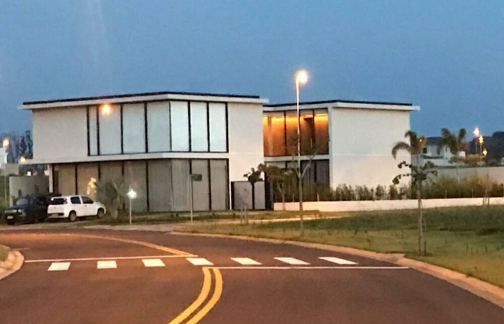 Casa à venda e aluguel com 4 quartos, 470m² - Foto 1