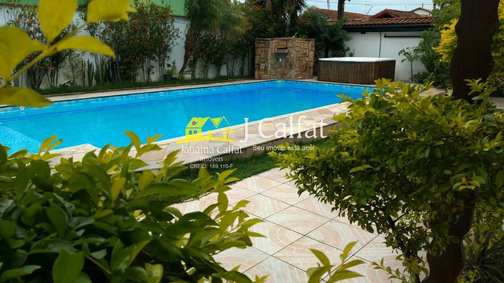 Casa, 5 quartos, 220 m² - Foto 1