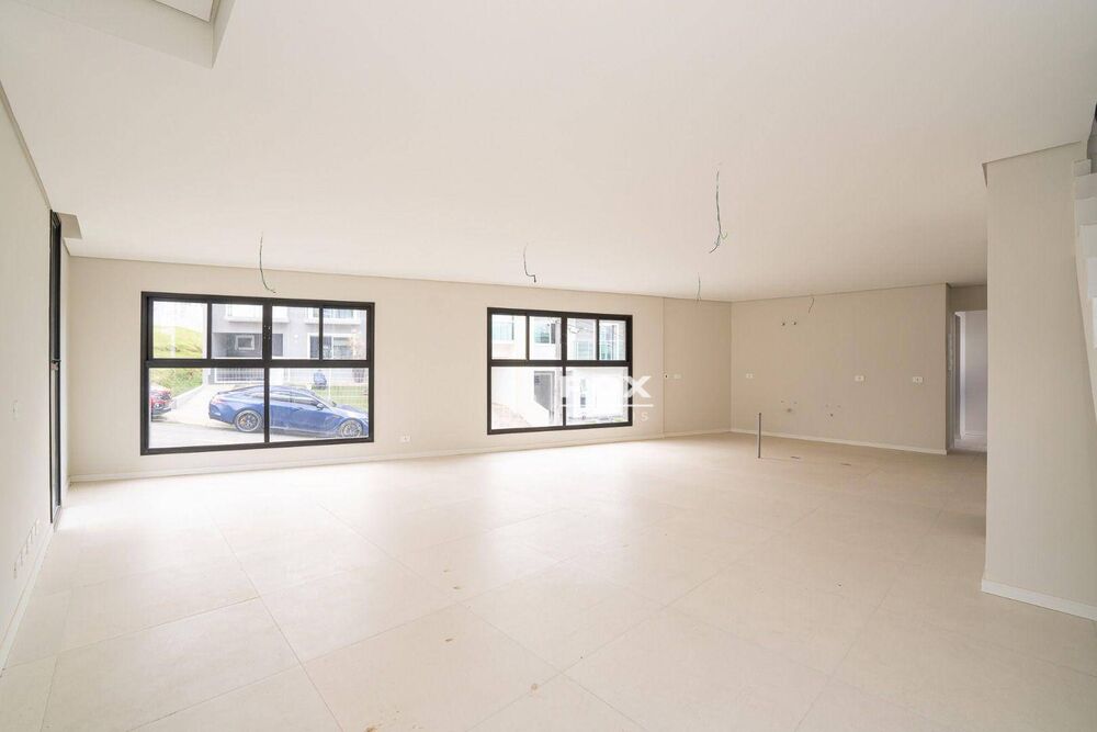 Casa de Condomínio à venda com 3 quartos, 242m² - Foto 2
