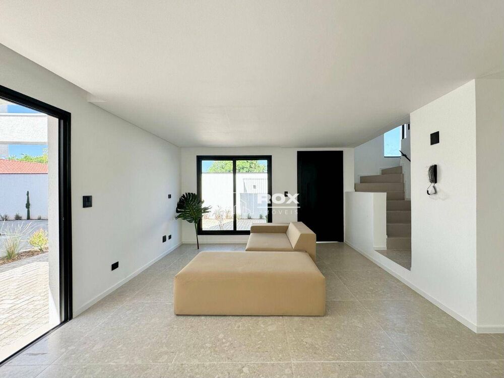 Casa de Condomínio à venda com 3 quartos, 150m² - Foto 2