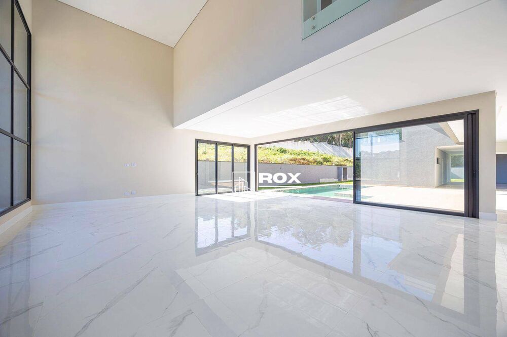 Casa de Condomínio à venda com 4 quartos, 568m² - Foto 1