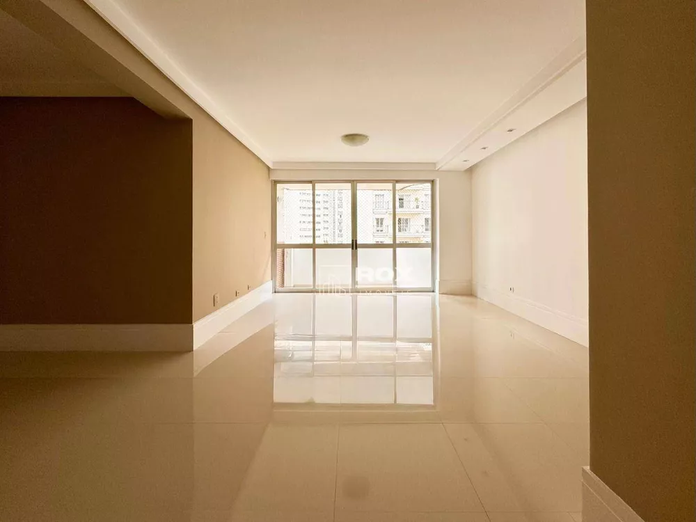 Apartamento para alugar com 3 quartos, 217m² - Foto 1