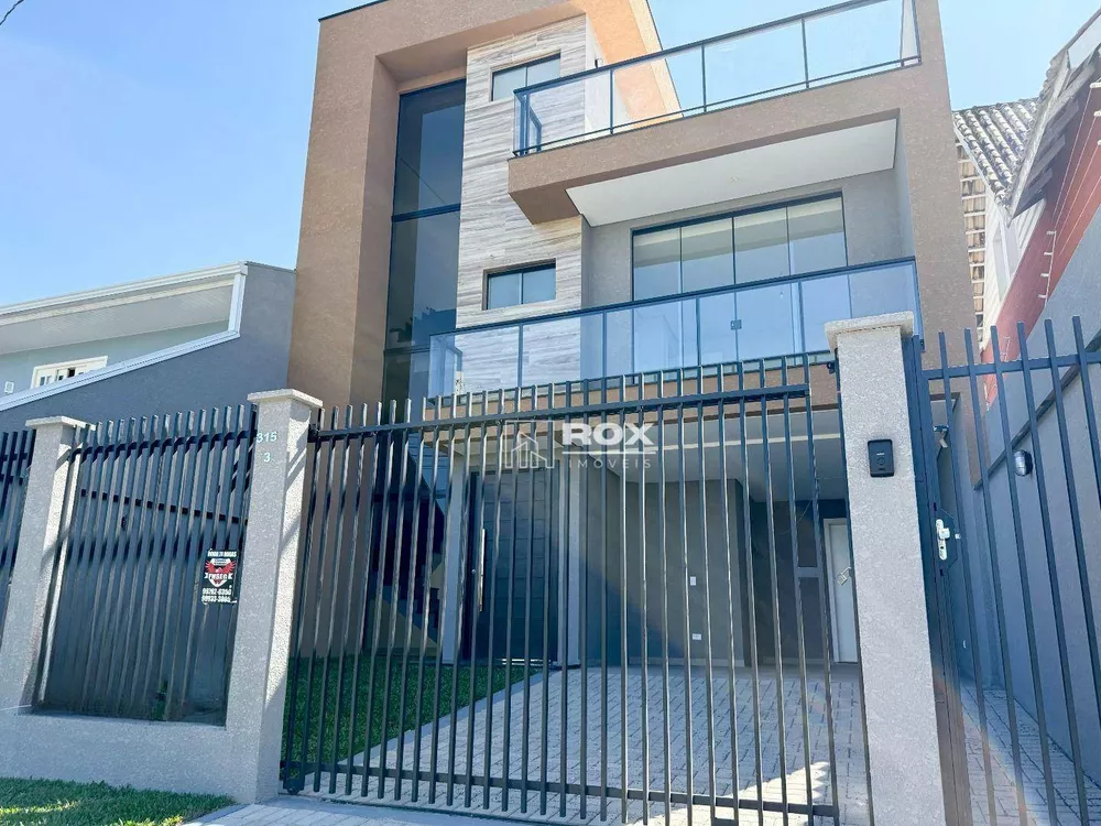 Casa à venda com 3 quartos, 159m² - Foto 1