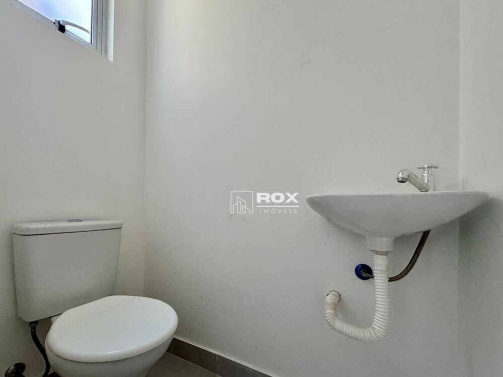 Casa de Condomínio à venda com 4 quartos, 230m² - Foto 1