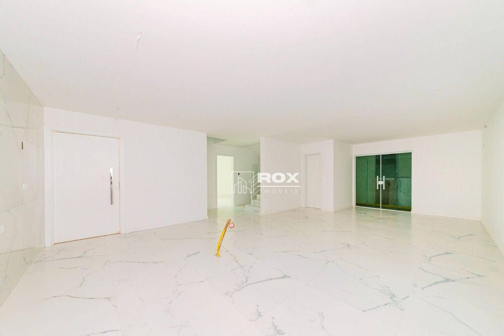 Casa à venda com 5 quartos, 280m² - Foto 4