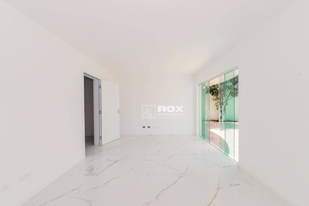 Casa à venda com 5 quartos, 280m² - Foto 2