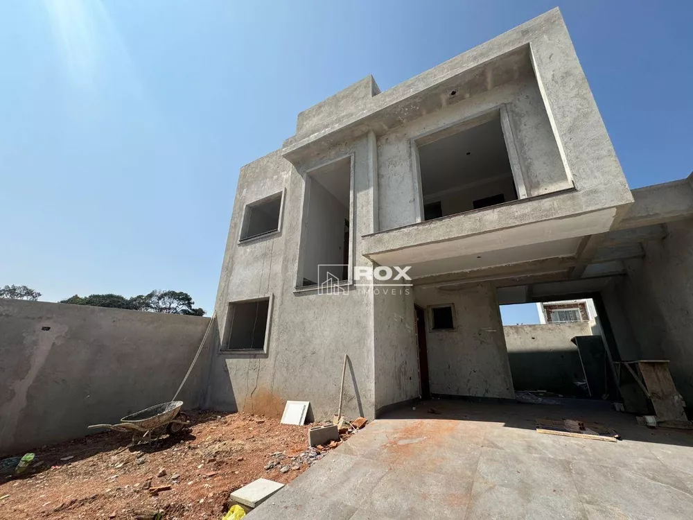 Sobrado à venda com 3 quartos, 116m² - Foto 1