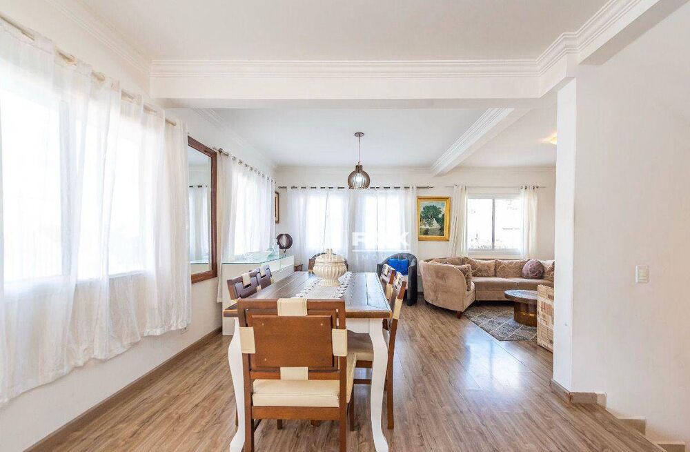 Casa à venda com 5 quartos, 250m² - Foto 1