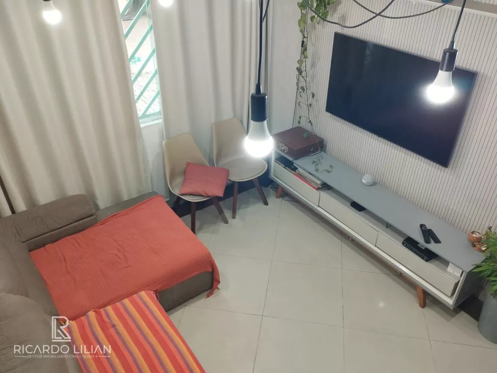 Casa à venda com 2 quartos, 120m² - Foto 1