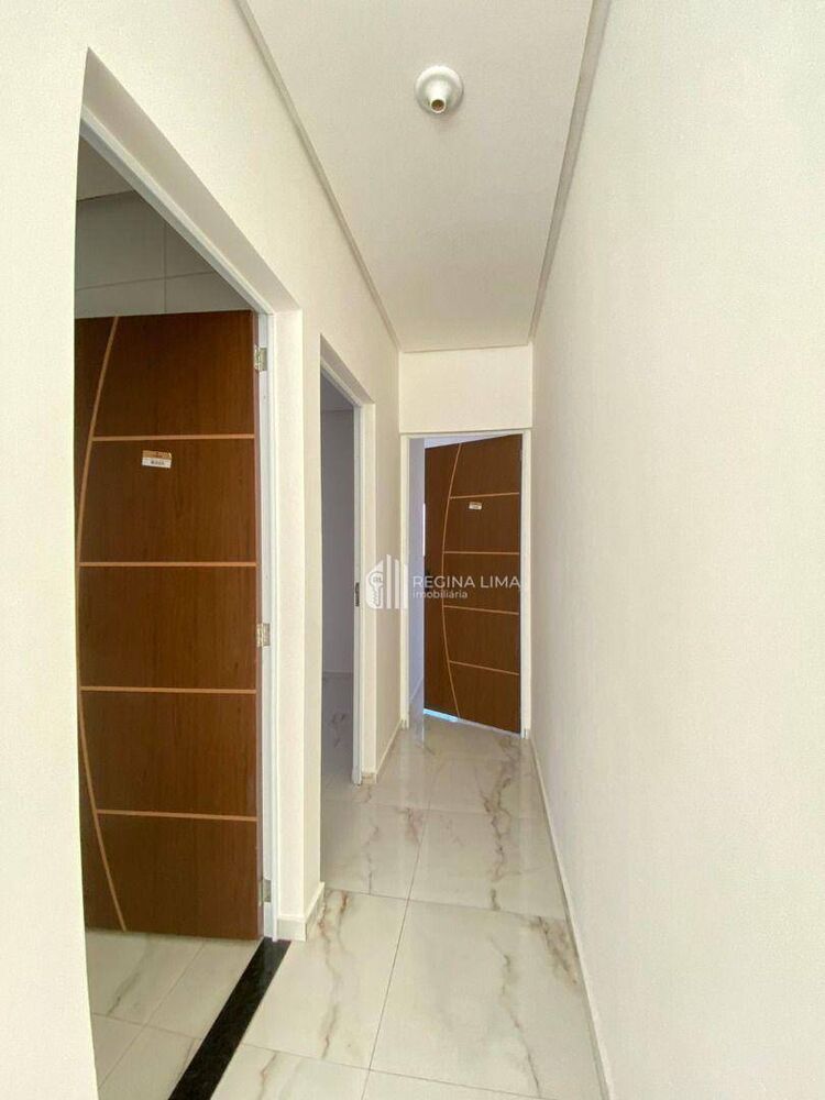 Casa à venda com 3 quartos, 70m² - Foto 2