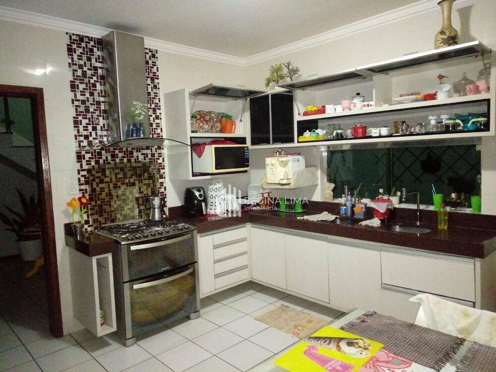 Casa à venda com 4 quartos, 291m² - Foto 6