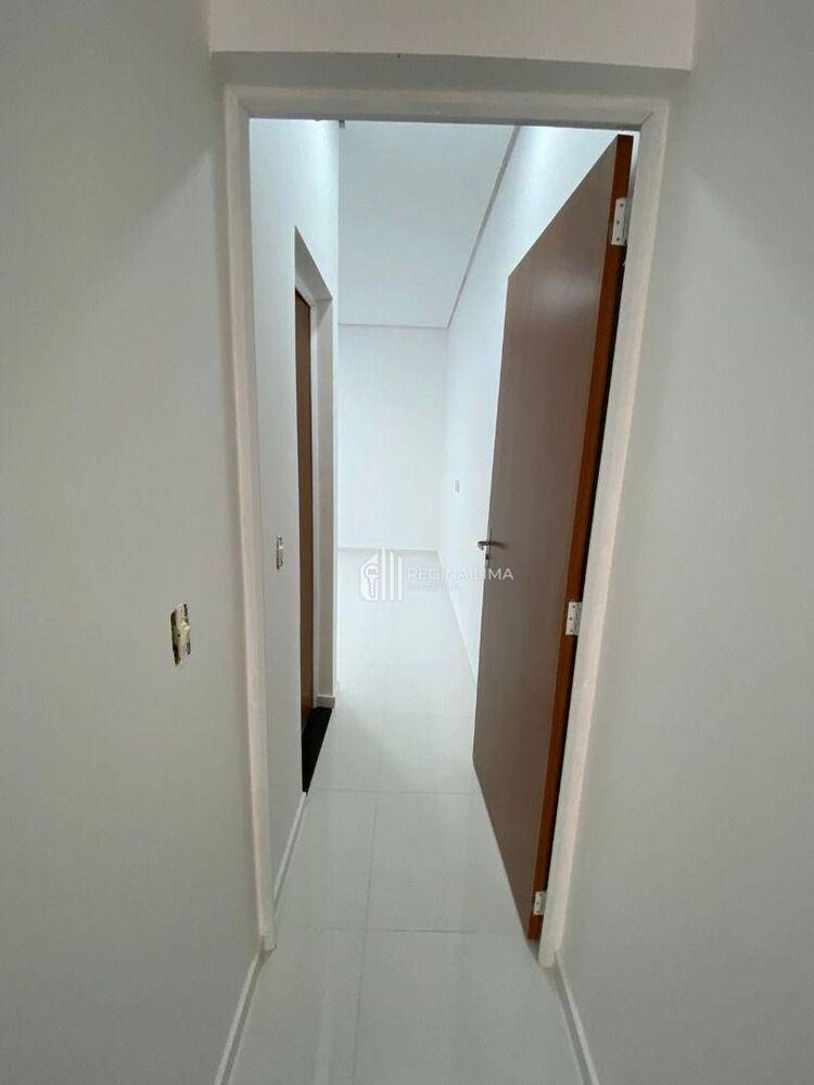 Casa à venda com 3 quartos, 100m² - Foto 4