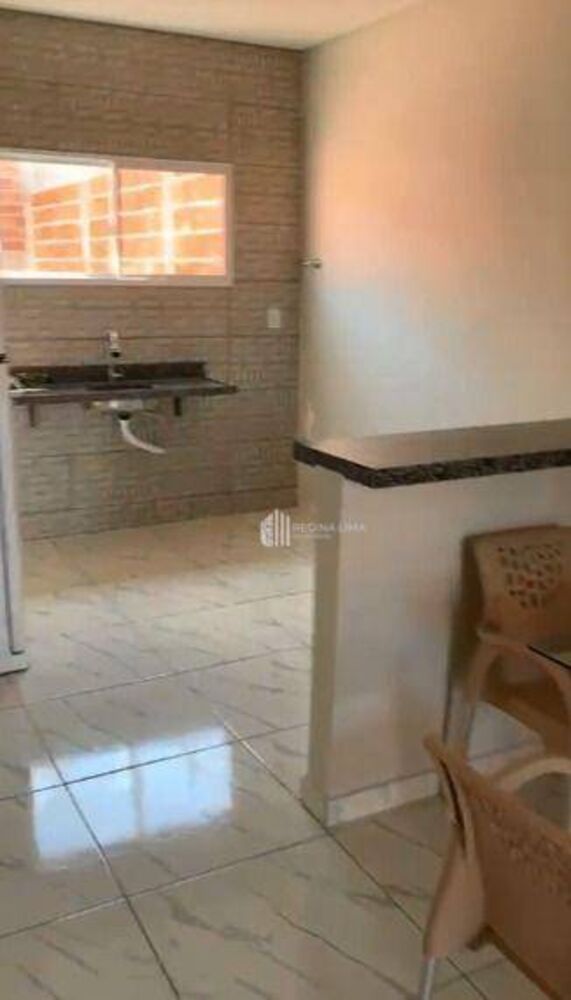 Casa à venda com 2 quartos, 63m² - Foto 2