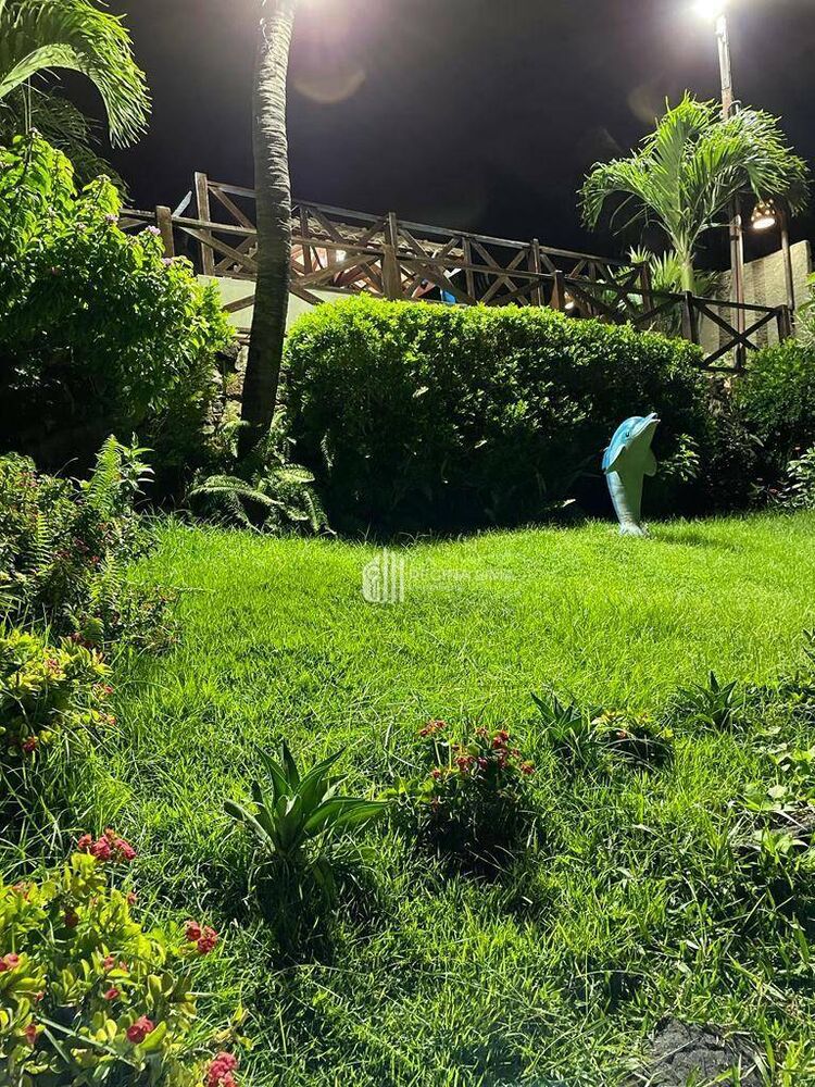 Casa à venda com 4 quartos, 253m² - Foto 2