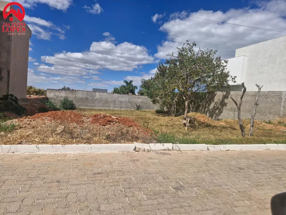 Terreno à venda, 700m² - Foto 1