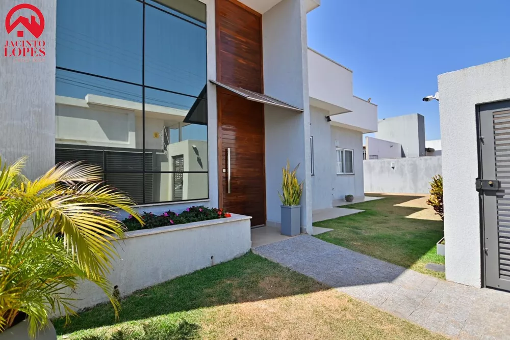 Casa de Condomínio à venda com 4 quartos, 270m² - Foto 1