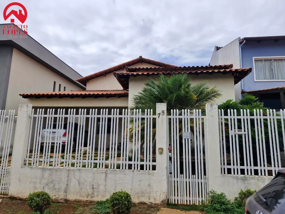 Casa à venda com 4 quartos, 210m² - Foto 2