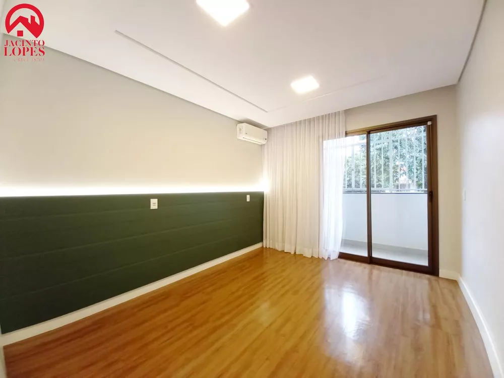 Casa à venda com 3 quartos, 250m² - Foto 4