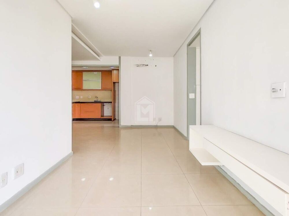 Apartamento à venda com 2 quartos, 70m² - Foto 4
