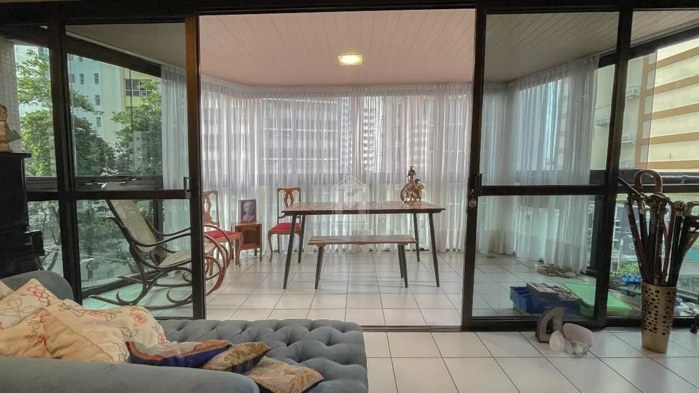 Apartamento à venda com 4 quartos, 200m² - Foto 1