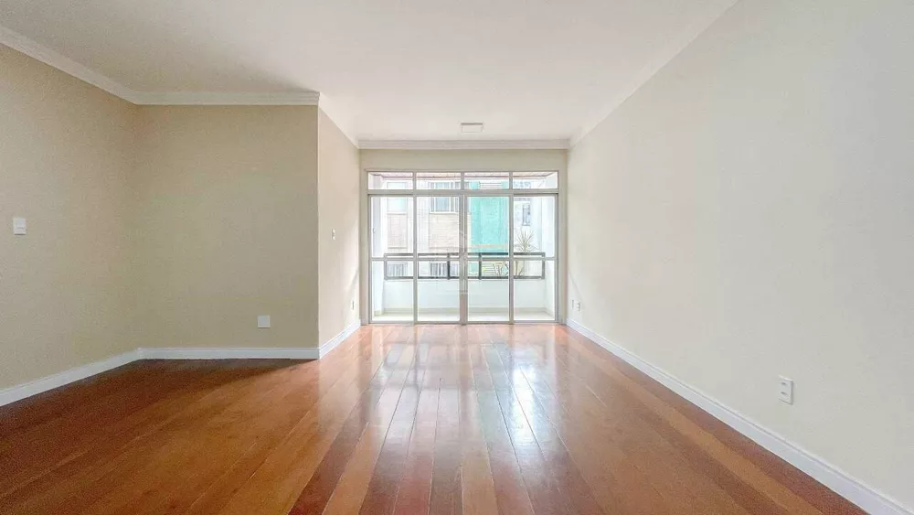 Apartamento à venda com 3 quartos, 127m² - Foto 1